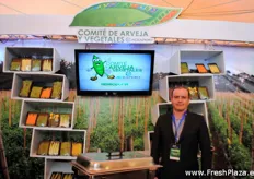 Gerardo Rosado from Agexport at the stand of Comité de arveja y vegetales.