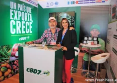 Byron Lunares Ayala from Agroexportadora Enmanuel with Alejandra Martínez Chew from c807, logistics company. This is a Central American organization.