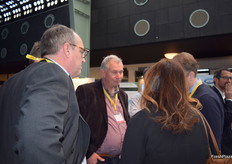 In the middle of the action during the networking break, Harm Valckx (middle) from Berry Packing Services BV.
