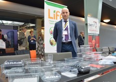 Mauro Stipa from the Italian company Ilip, presenting new packaging that increases berry shelf life.