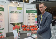 Marcel Suiker from Flevo Berry, presents the first Sunsation strawberries. These are the first batch of strawberries. The early variety distinguishes itself with its intense red colour and iconic shape.