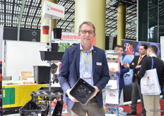 Aart Jan Bos from Beekenkamp Verpakkingen shared that the assortment keeps on growing. Something new that they now offer is a 2.4 liter propagation tray.