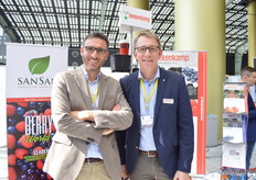 José Sancho Sánchez from SanSan shares the booth with Aart Jan Bos from Beekenkamp Verpakkingen.