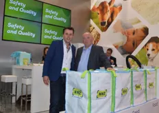 Roelof Veld from NNZ and Edwin Willemsen from VQM Packaging. Vacuum packing and gassing in Bigbags was introduced at the fair.