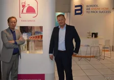Bert Hengeveld and Arnold de Weerd from Bordex introduced a new line of plastic glasses. The series of new glasses are marketed under the name ‘Pulsar Soul.’ The contents vary from shot glasses to half a litre, and they can be lidded and sealed. Besides the use of drinking glass, they can also be used to packaging, for example, cut fruit, smoothies and small tomatoes.