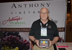 Jay Stover with Anthony Vineyards / Sun Date shows organic Medjool dates.