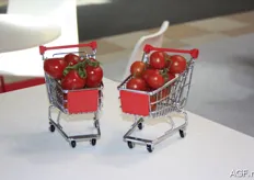 Tomatoes in a miniature shopping cart. Is this a new packaging idea?