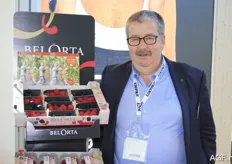 Philiep Willems from BelOrta with the soft fruit. According to him, there was much interest in these products.