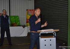 Craig Katz tells the visitors about the export brand FRESH PLEASE.
