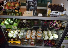 Mangoes and avocadoes exhibited in different kinds of packagings and presentations on the booth of Montosa.