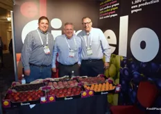 Sales team of the Spanish company El Ciruelo, from Murcia, presenting their stone fruit campaign.
