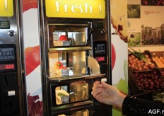 In the Holland Pavilion they promoted fruit and vegetables - but you had to pay for it. There was an innovative vending machine with healthy snacks.