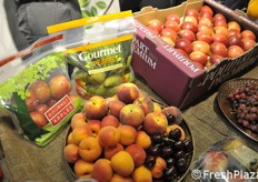 Gourmet packaging for apples and pears.