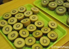 Gold and green kiwis.