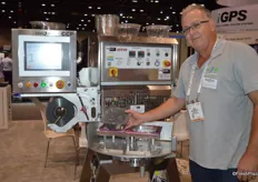 Louis van Waversveld with PerfoTec shows the Roadrunner. It's a mobile demo machine that is taken to the customer to show different types of packaging and how to extend shelf-life.