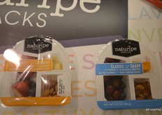 Naturipe Snacks pair fresh sweet berries and grapes with creamy cheese and crunchy nuts in a variety of flavor combinations ranging from sweet to savory, mild to spicy.