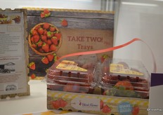 Different from traditional strawberry packaging, this package encourages consumers to buy more. Its versatility allows retailers to easily convert to 1lb units if desired.