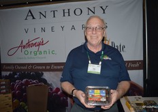 Jay Stover with Anthony Vineyards / SunDate shows organic Medjool dates.