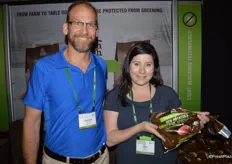 Derrick Rayner and Lisa Kacur with Earth Fresh Foods. Lisa shows a 3 lbs. light-blocking bag with organic red potatoes. The company finished a re-brand of its organic line 9 months ago.