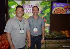 Ken is happy to pose for another photo, together with Peppe Bonfiglio of Sunset/Mastronardi.