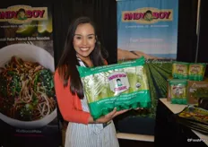 Chelsea Williams with Andy Boy shows a club pack with 6 organic romaine hearts. This new product was just rolled out in June.