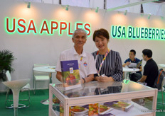 The USA Apple Export Council with Tony Yeo and Rita Dong.