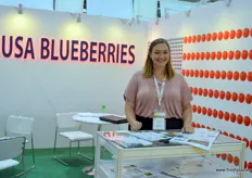 USA Blueberries with Alicia, responsible for the international marketing. Although American fresh blueberries are not allowed to enter China yet, a programme lobbying for formal market access is on its way. A new series of meetings with officials of the Chinese AQSIQ will take place in December, and Chinese inspectors are expected to visit some of the orchards next year. Meanwhile the fruit is sent to Thailand, Singapore, and Malaysia.