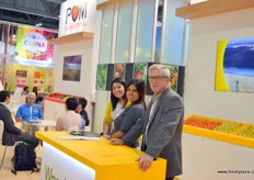Areli Vargay Esparza, Veronica F Lores and Tom Rousse of POM Wonderful. POM Wonderful sends premium citrus to China under the Wonderful Citrus brand. It has established cooperation with Walmart, Fruit Day and a number of wholesalers. The citrus season runs from December to May the following year.