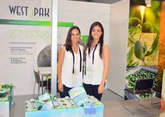 WestPak Avocado cultivates avocado in Mexico and California. Part of its crop is exported to China, Japan, Singapore and Malaysia, markets where the fruit's popularity is growing quickly. On the photo are Leticia Montoya and Nora Bravo.