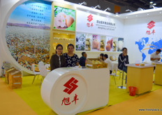 To the right is Wang Dian Liu, the marketing supervisor of Yantai Shengfeng Food Stuffs. She is together with Anna. The company is a large producer of Chinese pears.