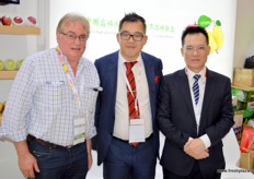 John Moore of Australian Summer Fruit at the stand of Shenzhen Kingship. To the right is Ben Li, the company's chairman. Shenzhen Kingship imports large quantities of Chilean cherries through ports in Southern China and also directly into logistic centres the company is running in second and third tier cities in China. More recently the company is also investing in a number of Chinese domestic premium fruit brands, including Muscat grapes. In the middle is Jason Li.