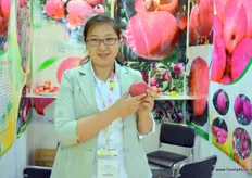 Heather of Ganxu Chuhengyuan Trading, a grower and exporter of Gansu apples.