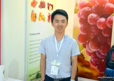Dary Zhong of the marketing department of Xiamen Rainbow Fruits
