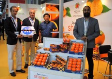 The team of Medina Inter Terra, promoting their specialism in Sharon fruit