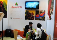 José Carillo from Fundo Sacramento, Peru, in meeting.