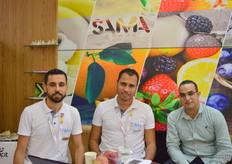 Hamze Hasan and Mohamed Hassan of SAMA trade with Mahmoud of African Hills (Egypt).