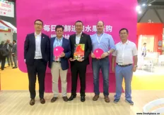 Management together with suppliers of Beijing Miss Fresh with Charif Christian of the Chilean Exporters Assocation, Benito, co-founder and president Andres Armstrong and Steven.
