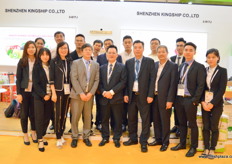 Shenzhen Kingship imports large quantities of Chilean cherries through ports in Southern China and also directly into logistic centres the company is running in second and third tier cities in China. More recently the company is also investing in a number of Chinese domestic premium fruit brands, including Muscat grapes. On the photo are 1. Chairman/general manager, Hanqing Li (Ben Li) 2. Deputy general manager, Donghan Long 3. Marketing Manager, Gangqiang Deng 4. CFO, Yuke Yang 5. Manager, Miao Gao 6. Board, Wenhua Zhou