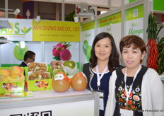 The ladies of Anh Duong Sao Co. (Vietnam), Ms. Yen and Ms. Hoang