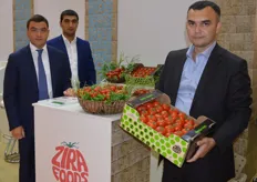 Zira Foods from Azerbaijan grows the Kanka variety of tomatoes on just 8 hectare. Zira is a small town on the coast, near Baku, which is Azerbaijan capital city. These tomatoes are packed in 5,8 kg two-layer boxes. The company supplies mainly Russian clients. Rashad Ismayilov, Elnur Aghayev and Kamil Badalov.