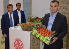 Zira Foods from Azerbaijan grows the Kanka variety of tomatoes on just 8 hectare. Zira is a small town on the coast, near Baku, which is Azerbaijan capital city. These tomatoes are packed in 5,8 kg two-layer boxes. The company supplies mainly Russian clients. Rashad Ismayilov, Elnur Aghayev and Kamil Badalov.