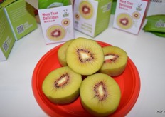 Red kiwi: what they look like on the inside.