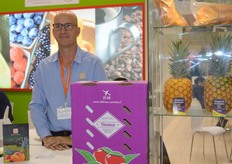 Diazteca is a grower and exporter of mangoes, pineapples, avocados and limes from Mexico. Rod Diaz.