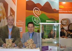White Lion Foods from Peru, Byron Machuca on the right. This company supplies, inter alia, nuts. Brazil nuts are scarce at the moment and prices have climbed to between $16 and 20. The normal price is $8. Byron expects a larger crop in 2018. He bases this on the fact that that there is a large crop of coconuts at the moment. This is always an indicator that the Brazil nut crop will also be larger.