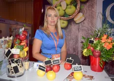 Kamila Jankowski presenting the very first Freshplaza apple variety.