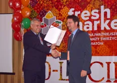 The Fresh-market.pl portal users prize being awarded Massimiliano Persico from Carton Pack.