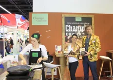 Marjan de Boer (centre) and Roel Aldewereld (right) of Banken Champignons with their Champ Burger, comprising of 50% mushrooms. The mushroom colour is immediately apparent.