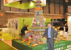 Daniel Soares next to the famous Eiffel Tower of vegetables from Interfel