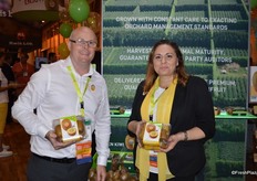 Representing Zespri North America are Glen Arrowsmith and Sarah Deaton.