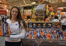 Joan Wickham with Sunkist shows Sunkist Delite mandarins. This is the original brand of Mulholland citrus who recently joined the Sunkist cooperative for mandarins. This will enable Sunkist to double its mandarin volume.